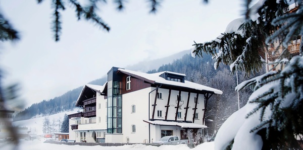 Stay & Ski Tyrolean Alps Couples and ski holiday experience